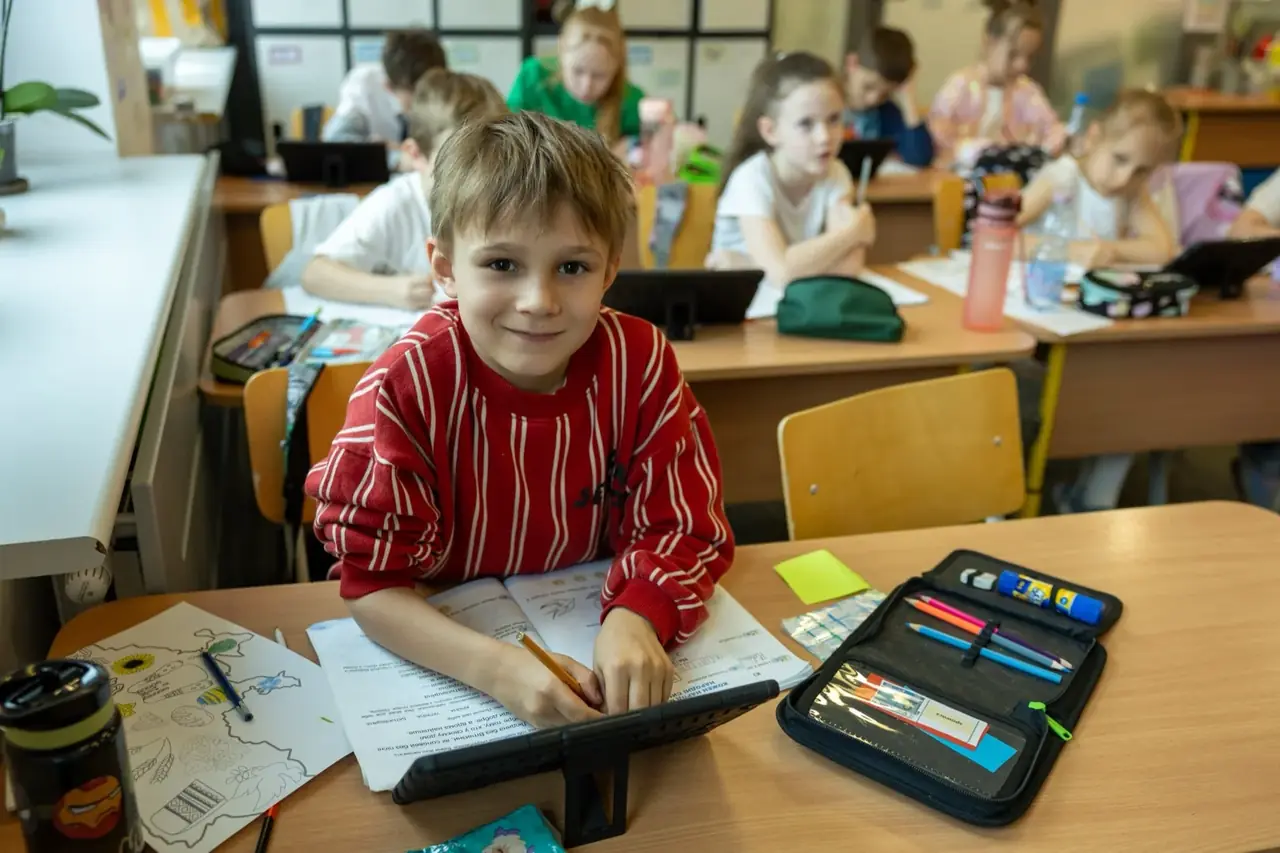 Учні працюють разом під час заняття